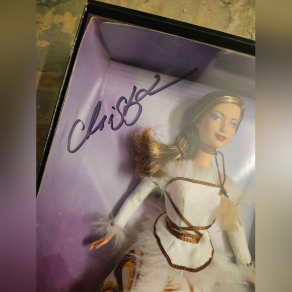 Rare Signed Inuit Legend Barbie - Picture 4 of 7